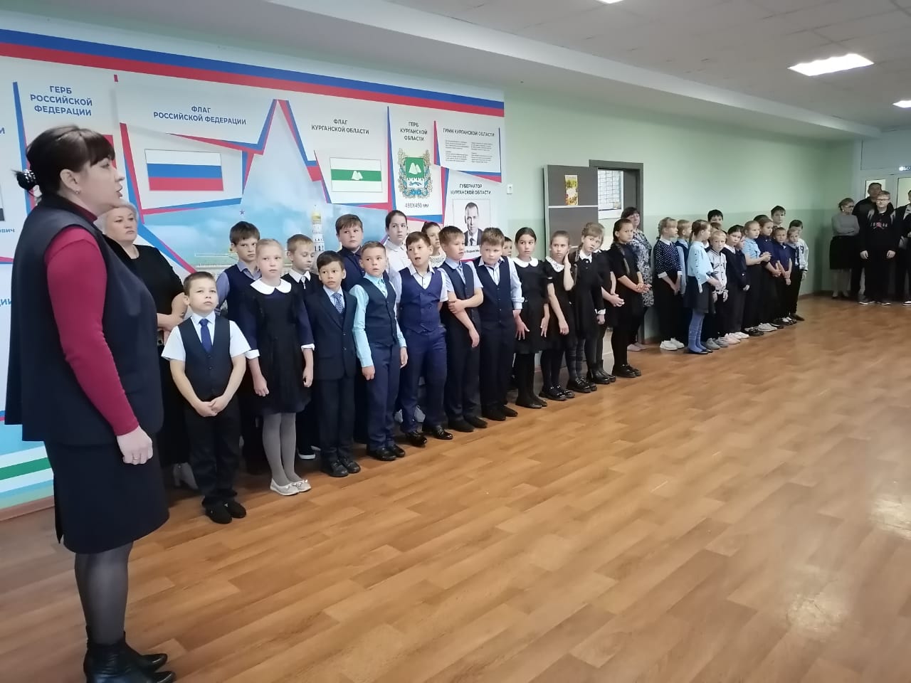 Сегодня,  во всех образовательных организациях Лебяжьевского муниципального округа в память о жертвах в г.Ижевске прошли с минуты молчания.