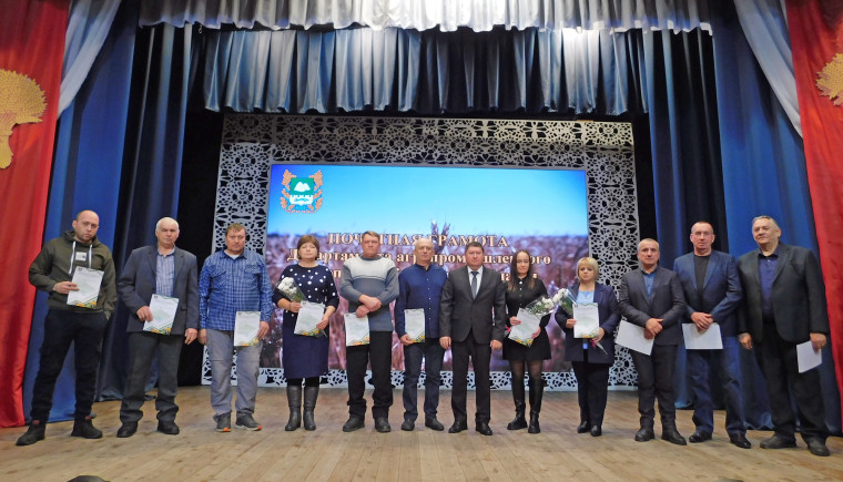 💫14 ноября в СКЦ поселка Лебяжье состоялось торжественное мероприятие, посвящённое Дню работника сельского хозяйства и перерабатывающей промышленности..