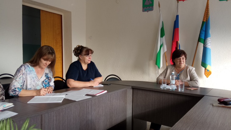 Трехсторонняя комиссия по регулированию социально-трудовых отношений в Лебяжьевском муниципальном округе.