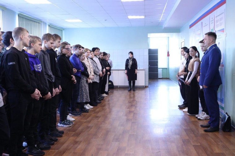Прокурором Лебяжьевского района поощрены учащиеся Лебяжьевской школы.