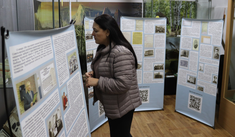 В Лебяжьевском краеведческом музее работает областная передвижная выставка «История выборов в Зауралье».
